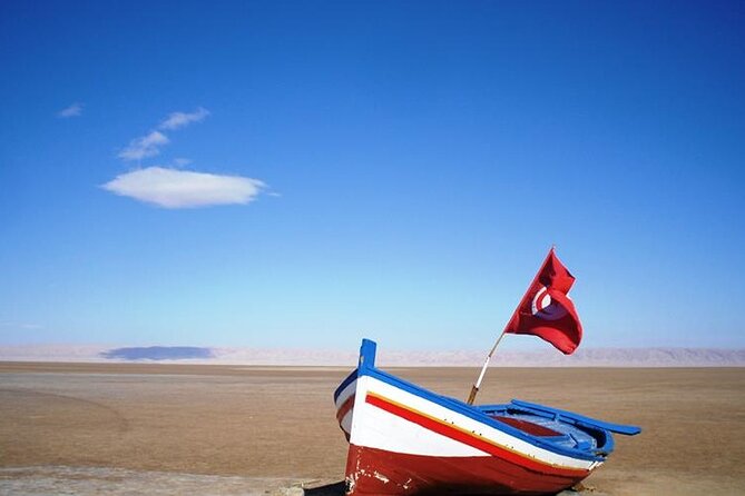 Circuit the south of Tunisia in 2 days Sahara Explorer - Chott El Jerid rewards the early alarm