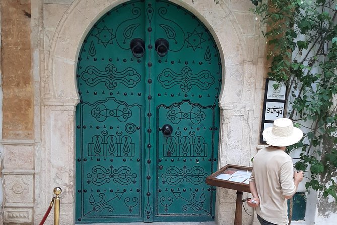 Guided tour in the UNESCO world heritage Medina of Tunis - Goldsmiths, bathhouses, and the Chechia market