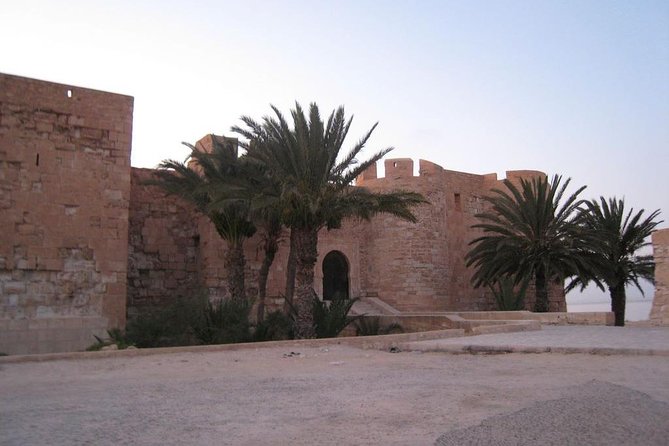 Guided Tour of Djerba island, Museums, Crocodile park & lunch - Erriadh brings together street art and Jewish heritage