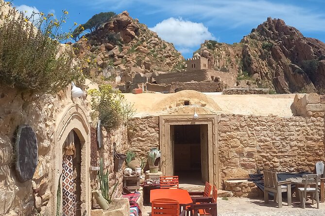 Out of time Berber villages Tekrouna and Zriba Alia - What the private vehicle and guide add