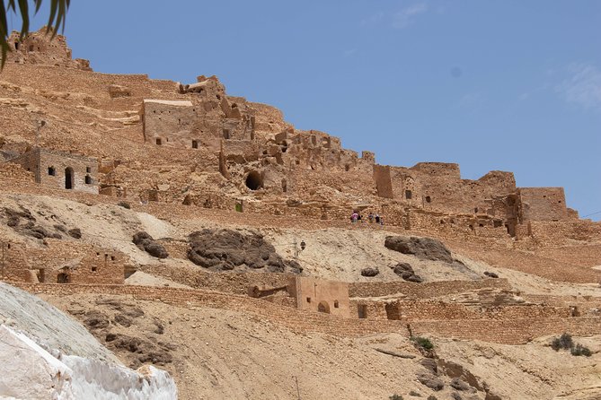 Tataouine - Chenini 1 day: Discovery of Ksours and Berber villages - Walking through Chenini with a local guide