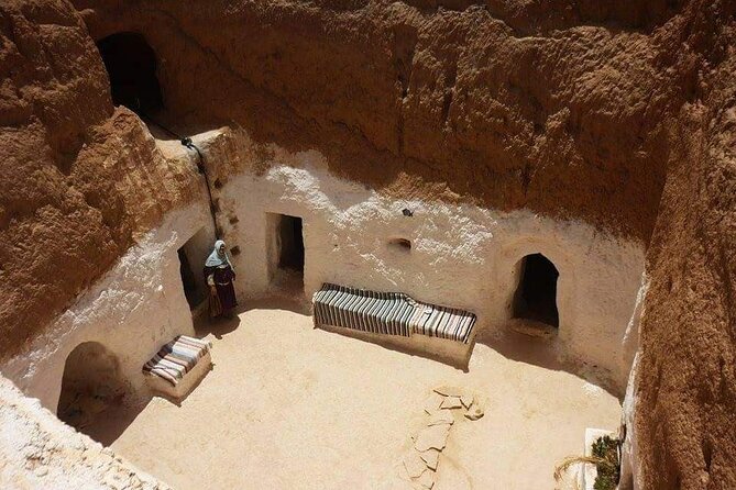 The Tunisian South between Oasis and Mountain: 3 Days / 2 Nights Douz and Tozeur - El Jem: A Roman Finale