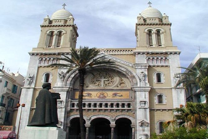 Walking city tour - From the university to El Manar